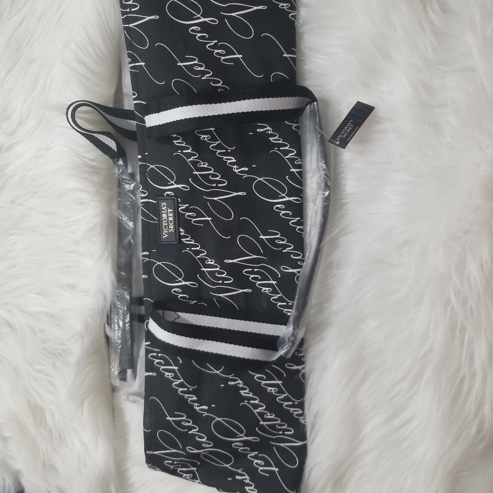 BNWT Victoria Secret Black and White Script Tote Bag with zipper